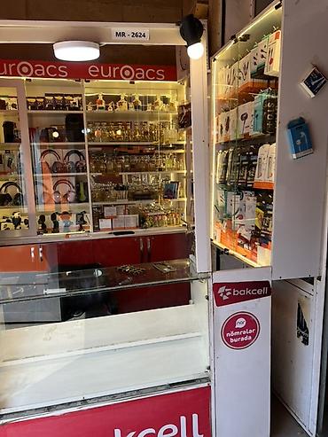 Будки, киоски: Mobil aksesuar və ətir köşkü – vitrin və avadanlıq komplekti - — 3