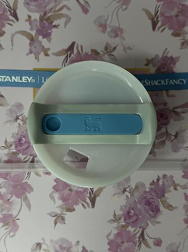 Другие комплектующие: Термокружка Stanley The Quencher H2.0 Tumbler, 40 oz (1,18 л) Топовые at lalafo.kg — 24 Другие комплектующие: Термокружка Stanley The Quencher H2.0 Tumbler, 40 oz (1,18 л) Топовые — 24