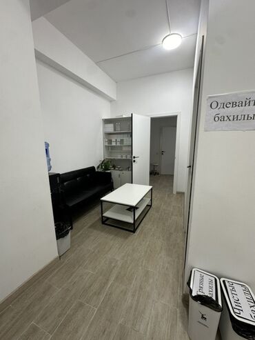 Кабинеты в салонах красоты: Здается кушетка . Описание пространства: - Светлое помещение в