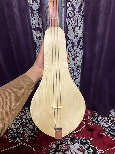 Гитары: Комуз…Өтө эмгекти мээнети талап кылган Үч кылдуу кыргыздын салттуу — 9