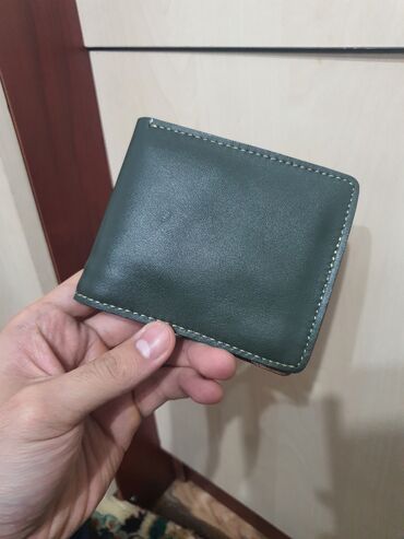 женскую сумку серого цвета: Продаю кошелёк из натуральной кожи, привезенный с Тайланда! Абсолютно