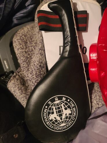 тактические перчатки: Набор экипировки для тхэквондо - Лапа-«ладонь» (clapper) с логотипом