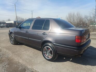 Volkswagen: Volkswagen Vento: 1992 г., 1.8 л, Механика, Бензин, Седан