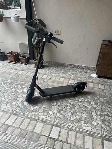 İşlənmiş Elektrik samokat 9", 501 - 750 Vt, 16 - 25 km/s, Ünvandan götürmə
