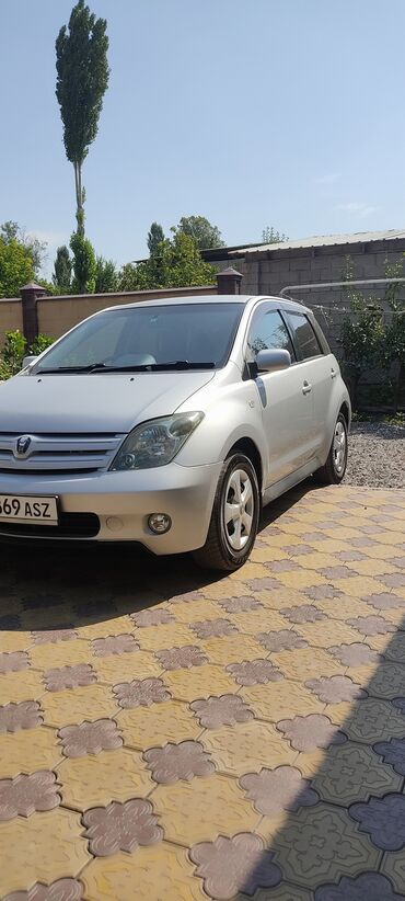 Toyota ist: 2004 г., 1.5 л, Автоматтык, Бензин, Хетчбек