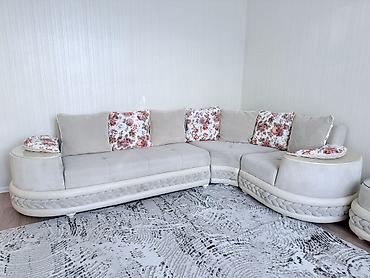 Künc divan dəsti – bej rəng - L‑şəkilli, bazalı geniş oturacaqlı