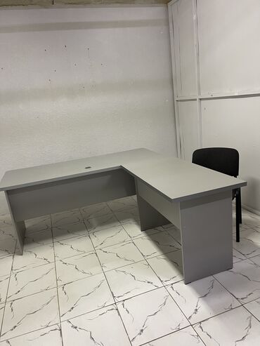 б у офисный мебель: Офисный стол и стул 
Общая цена:12000с