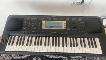 купить самокат для трюков в бишкеке: Электронный синтезатор Yamaha PSR-730. Инструмент черного цвета с