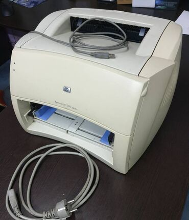 Принтеры: Принтер лазерный HP laserjet 1000. Печатает чисто