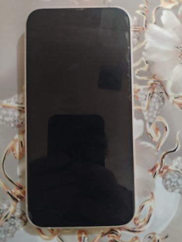 Smartfon – ağ/gümüşü çərçivə, düz kənarlı korpus Xüsusiyyətlər: - Tam lalafo.az -da Smartfon – ağ/gümüşü çərçivə, düz kənarlı korpus Xüsusiyyətlər: - Tam