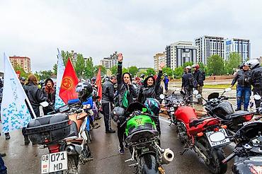 куплю флешку: Репортажный фотограф. Выезд по Бишкеку. 3000 сом за час фотосъёмки — 6