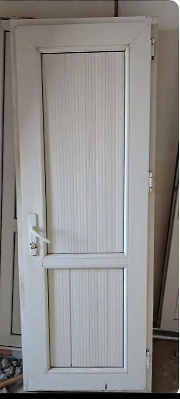 PVC qapı – ağ rəng - Material: PVC/profil karkas - Dizayn: İki