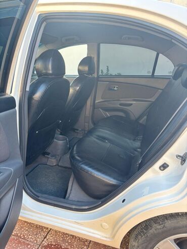 Kia: Kia Rio: 1.5 l | 2005 il Sedan — 12