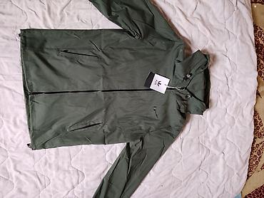 pull and: Легкая куртка-ветровка цвета хаки. Особенности: - Прямой крой — 1
