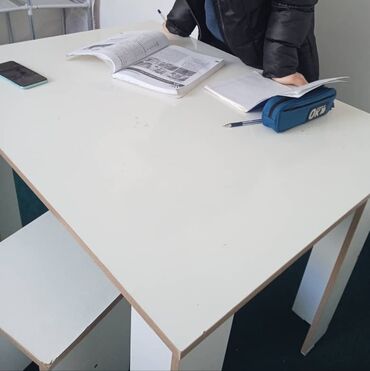 журнальный стол: Комплект стол и стулья Б/у