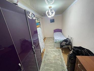 Продажа комнат: Дом 5 комн. - Большая гостиная: светлые стены с фактурными обоями — 7