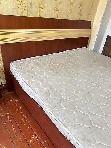 Ev üçün mebel: İşlənmiş, İkinəfərlik çarpayı, Bazasız, Matras ilə, Siyirməsiz — 1
