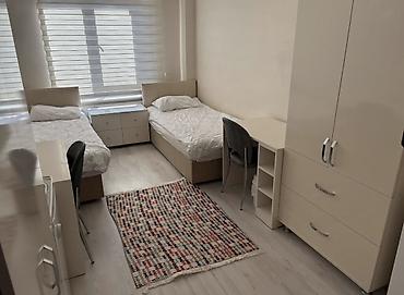 şeki: Tam mebellı və texnikalı mənzil kirayə - Geniş zal: L formalı iri — 3
