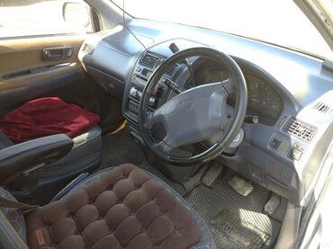 срочно срочно продаю машина: Toyota Ipsum: 1996 г., 2 л, Автомат, Бензин, Минивэн
