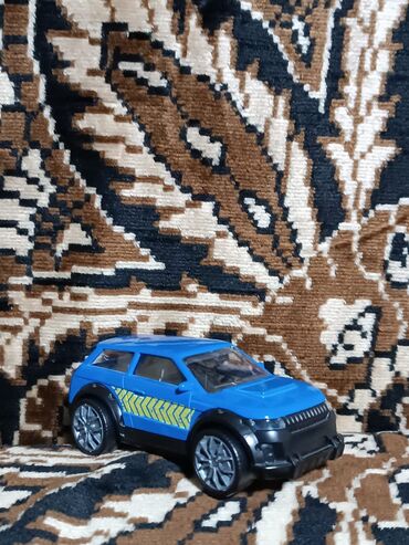 синий трактор игрушка: Машинка