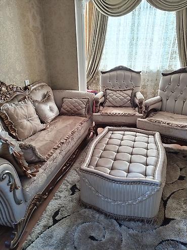 puff kreslo: Klassik üslubda salon mebel dəsti Tərkibi: - 3 nəfərlik divan - 2 — 1