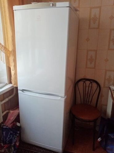 моторчик холодильника: Холодильник Indesit, Б/у, Двухкамерный, 180 *