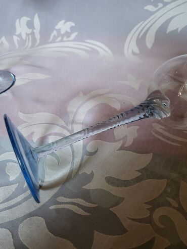 Čaše: Case nove,vintaz za vino. Case perfektne,sve na njima je odsjaj od — 9