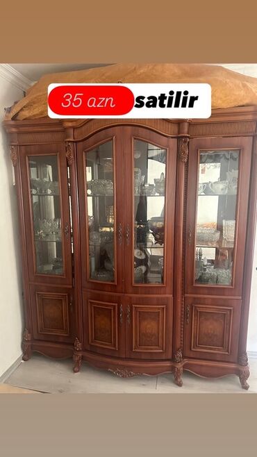 Dolablar: Açılan, 3 qapılı Düz dolab, Servant