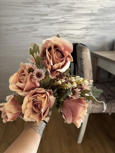 Ruža: Buket svilenih dekorativnih ruža – više varijanti.Ukoliko kupite vise na lalafo.rs — 4 Ruža: Buket svilenih dekorativnih ruža – više varijanti.Ukoliko kupite vise — 4