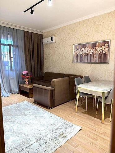 İcarəyə verilir 3 otaqlı yeni tikili 100 m², 28 May m. Kateqoriya — 2