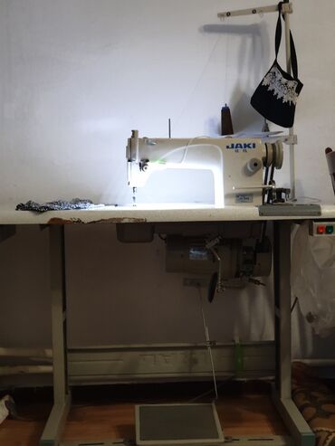 бу швейные машинки: Швейная машина