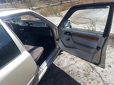 Продажа авто: Mercedes-Benz 220: 1989 г., 2.3 л, Механика, Бензин, Седан — 5