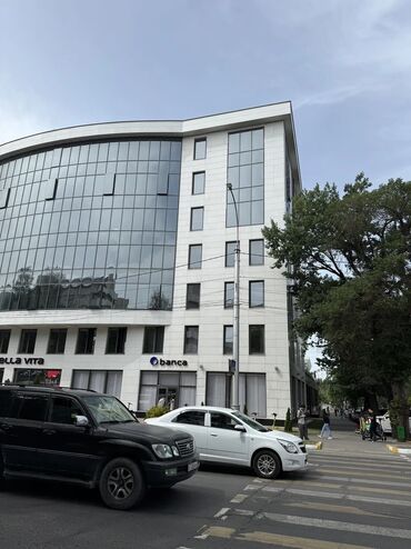 долгосрочный аренда: Сдаю Офис, 142 м², В бизнес центре, 1 линия