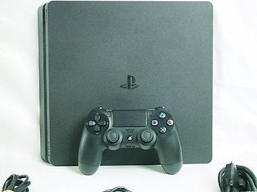 PS4 (Sony Playstation 4): U ponudi je Sony PlayStation 4.
Konzola je najnoviji SLIM model — 11