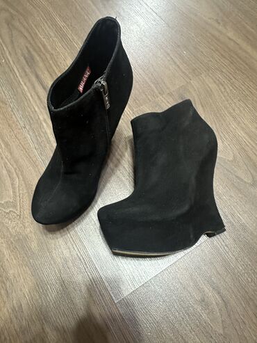 женская обувь 38: Ботинки и ботильоны 38, цвет - Черный