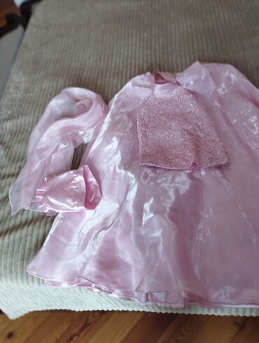 Tava-qazan dəstləri: Bu dəst müxtəlif mətbəx alətlərini və açarları əhatə edir. Dəstə — 9