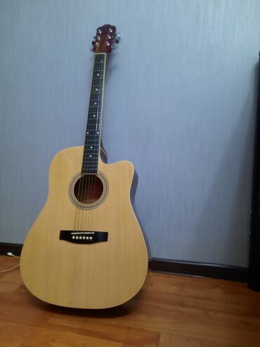 Akustik gitaralar: Akustik gitara, Fender, 6 sim, İşlənmiş