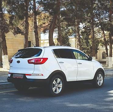 man sat: Kia Sportage: 2 l | 2011 il Ofrouder/SUV — 9
