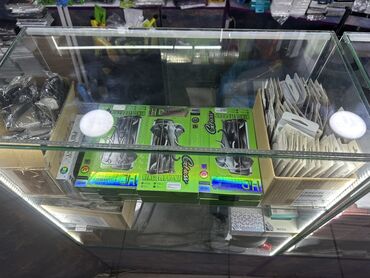 аксессуары для мобильных телефонов: Задается 2 витрины в ЦУМе в подвале,отдел Glyx24