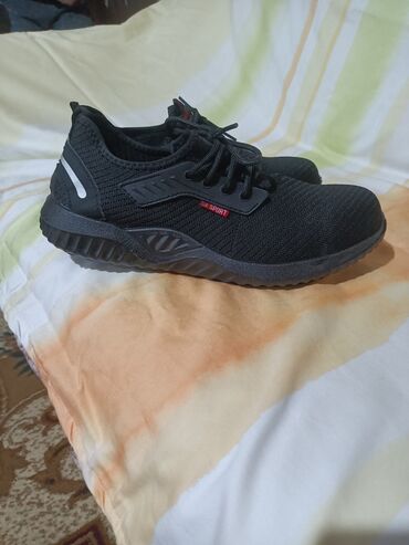 Krasofkalar və idman ayaqqabıları: Salam teklukesizlik ayablari tezedi 42razmer super gorunuşu var burnu — 6