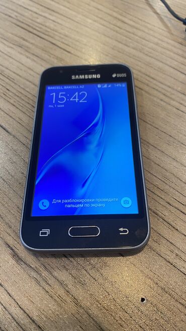 samsung m12: Samsung Galaxy J1 Mini, цвет - Черный