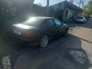 автомобиль audi a5: Audi A4: 1995 г., 1.6 л, Механика, Бензин, Седан