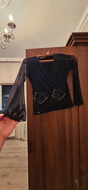 Fizika: Her biri 5 azn.ayeni kimidir hec bir problemi yoxdur.Elesi var hec