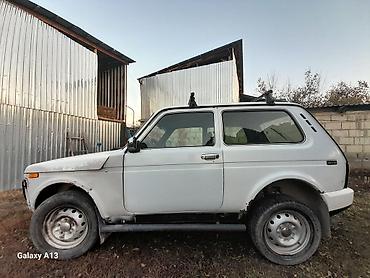 Унаа: ВАЗ (ЛАДА) 4x4 Niva: 2005 г., 1.7 л, Кол менен иштөөчү, Бензин, Жол тандабас — 1