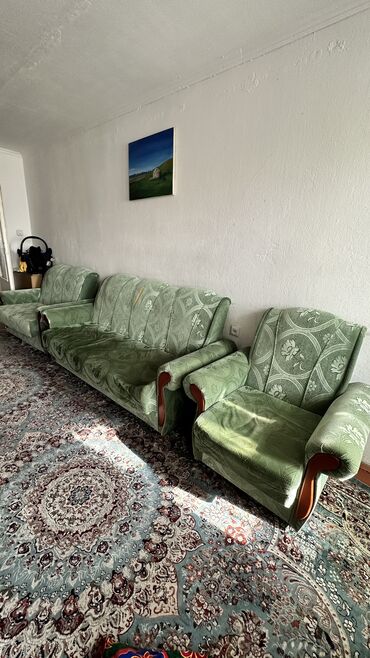 двухярустный диван: Цвет - Зеленый, Б/у