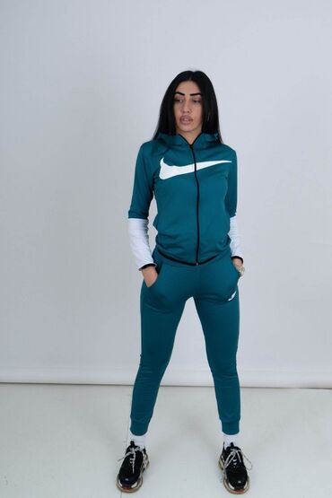 Gornji i donji deo: Cena 2,900
Mokra likra S, M, L, XL
8 boja — 9