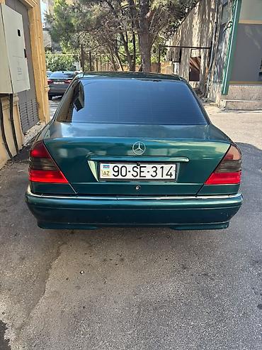 audi a8: Mercedes-Benz C-Class: 1.8 l | 1998 il Sedan — 3