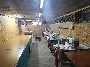 Продажа коттеджей и домов: Продаётся дом с хозяйственным двором и постройками. Основные — 7