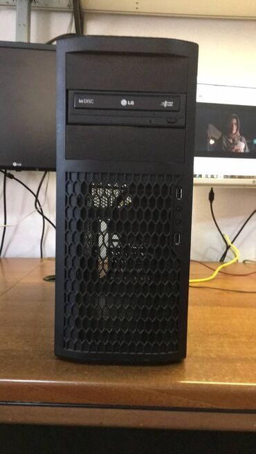 Desktop računari i radne stanice: Desktop lep i stabilan amd masina 100% ispravan procesor amd sempron — 1