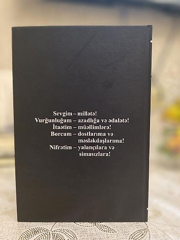 zeng zamani ses yazma: Məhsul: “Millətin ömrünə köçdü – Elçibəy” kitabı Təsvir: - Qara — 2